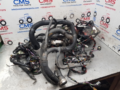 Ford New Holland Fiat 60, M S 8360, M115 Cab Wiring Loom Dual Command 82015343 - Kábel/ Kábelkorbácso: 1 kép. Ford New Holland Fiat 60, M S 8360, M115 Cab Wiring Loom Dual Command 82015343 - Kábel/ Kábelkorbácso: 1 kép.