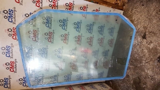 Ford New Holland Fiat M, 40, Ts, 60 Series 5640, 8240 Cab Rear Window 82005316 - Ablak és alkatrészek - Traktor: 1 kép. Ford New Holland Fiat M, 40, Ts, 60 Series 5640, 8240 Cab Rear Window 82005316 - Ablak és alkatrészek - Traktor: 1 kép.