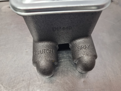 Ford Tw10, Tw Series, 9600 Brake Master Cylinder C7nn2140a, D3nn2140a - Fékhenger - Mezőgazdasági gépek: 4 kép. Ford Tw10, Tw Series, 9600 Brake Master Cylinder C7nn2140a, D3nn2140a - Fékhenger - Mezőgazdasági gépek: 4 kép.