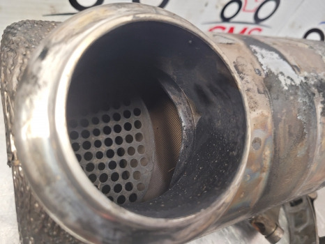 Jcb 542-70 Ag Catalytic Silencer 320/b6254 - Kipufogórendszer: 5 kép. Jcb 542-70 Ag Catalytic Silencer 320/b6254 - Kipufogórendszer: 5 kép.