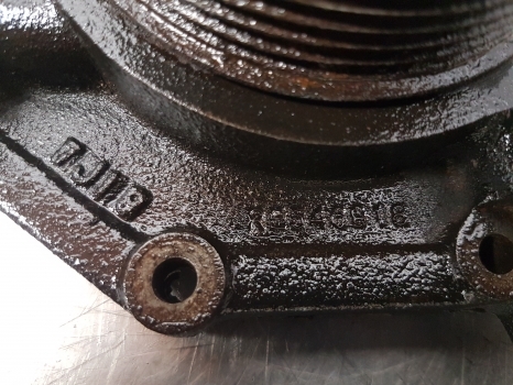John Deere 6115m, 6115r, 6120, 6120r Water Pump Re523169, Re546918 - Hűtőfolyadék szivattyú - Traktor: 4 kép. John Deere 6115m, 6115r, 6120, 6120r Water Pump Re523169, Re546918 - Hűtőfolyadék szivattyú - Traktor: 4 kép.