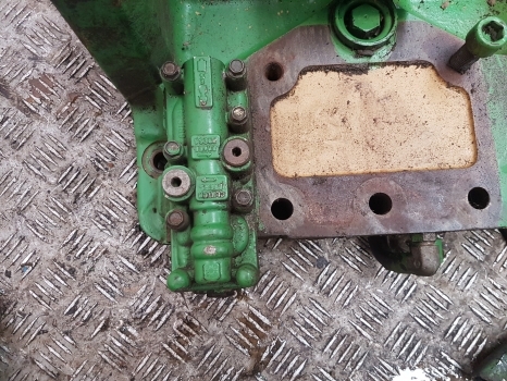 Erőátvitel - Traktor John Deere 6400, 6100, 6200, 6300, 6500 Rear Pto Housing L76333, Al76176: 7 kép.