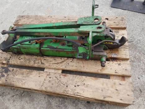 John Deere 6920, 6820, 6810, 6910 Pick Up Hitch Frame Al229594, Al220949 - Gyorscsatlakozó - Mezőgazdasági gépek: 1 kép. John Deere 6920, 6820, 6810, 6910 Pick Up Hitch Frame Al229594, Al220949 - Gyorscsatlakozó - Mezőgazdasági gépek: 1 kép.