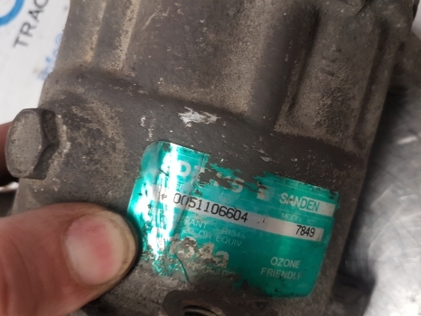 Lamborghini 950, Fiat, Ford, Same Air Conditioning Compressor Sanden 5165549 - Klímakompresszor - Traktor: 2 kép. Lamborghini 950, Fiat, Ford, Same Air Conditioning Compressor Sanden 5165549 - Klímakompresszor - Traktor: 2 kép.