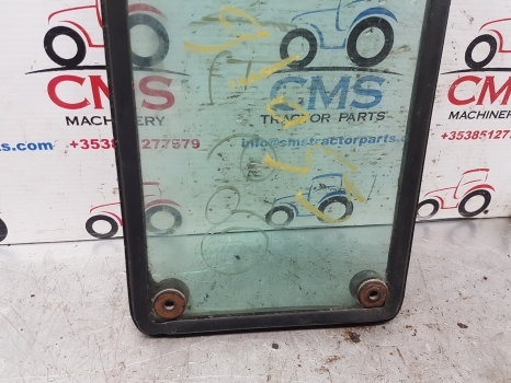 Landini Massey Ferguson 600 Series Cab Knee Glass With Rhs Seal 3301882m1 - Ablak és alkatrészek - Traktor: 4 kép. Landini Massey Ferguson 600 Series Cab Knee Glass With Rhs Seal 3301882m1 - Ablak és alkatrészek - Traktor: 4 kép.