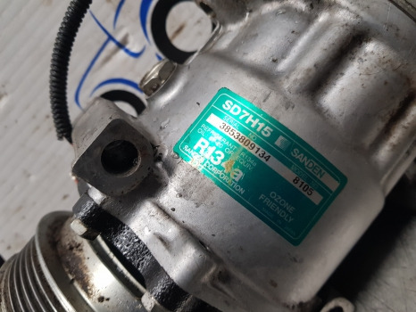 Manitou Mlt735-120 Lsu Air Conditioning Compressor 52500571, 700002038 - Klíma alkatrész: 2 kép. Manitou Mlt735-120 Lsu Air Conditioning Compressor 52500571, 700002038 - Klíma alkatrész: 2 kép.