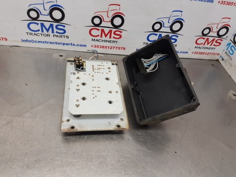 Massey Ferguson 3000, 3100, 6300, 3050, 3070 Electronic Lift Console 3617403m93 - ECU: 5 kép. Massey Ferguson 3000, 3100, 6300, 3050, 3070 Electronic Lift Console 3617403m93 - ECU: 5 kép.