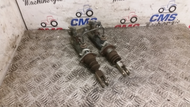 Massey Ferguson 3050, 3630, 6150, 8150 Brake Master Cylinders Kit 3383079m5 - Fékhenger - Traktor: 1 kép. Massey Ferguson 3050, 3630, 6150, 8150 Brake Master Cylinders Kit 3383079m5 - Fékhenger - Traktor: 1 kép.