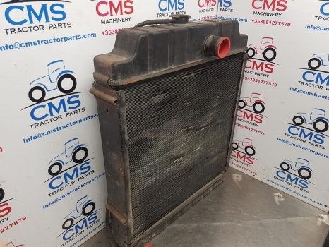 Massey Ferguson 365, 375, 385, 390, 398 Radiator 1695721m2 - Radiátor - Traktor: 2 kép. Massey Ferguson 365, 375, 385, 390, 398 Radiator 1695721m2 - Radiátor - Traktor: 2 kép.