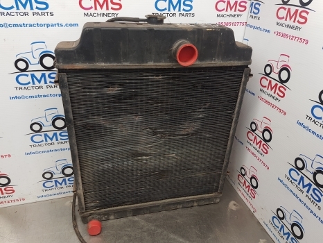 Massey Ferguson 365, 375, 385, 390, 398 Radiator 1695721m2 - Radiátor - Traktor: 1 kép. Massey Ferguson 365, 375, 385, 390, 398 Radiator 1695721m2 - Radiátor - Traktor: 1 kép.