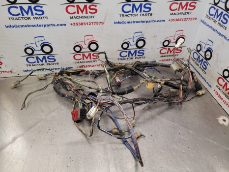 Massey Ferguson 4355, 4255, 4245 Cab Roof Wiring Loom Roof Wiring Loom - Kábel/ Kábelkorbácso: 1 kép. Massey Ferguson 4355, 4255, 4245 Cab Roof Wiring Loom Roof Wiring Loom - Kábel/ Kábelkorbácso: 1 kép.