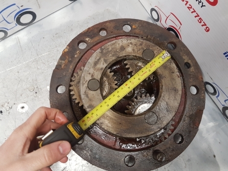 Massey Ferguson 50b, 50hx, Front Axle Gear Carrier, Gears 120836, 120827 - Első tengely - Kotrórakodó: 5 kép. Massey Ferguson 50b, 50hx, Front Axle Gear Carrier, Gears 120836, 120827 - Első tengely - Kotrórakodó: 5 kép.
