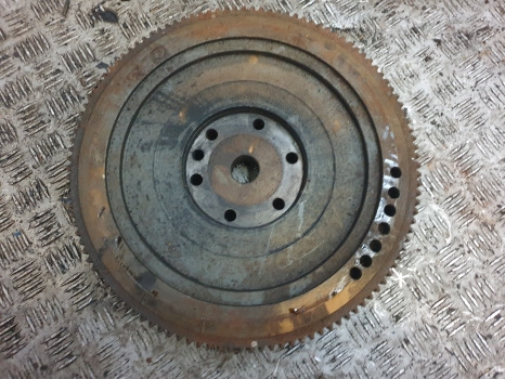 Massey Ferguson 50b Engine Flywheel 31215680 - Lendkerék: 4 kép. Massey Ferguson 50b Engine Flywheel 31215680 - Lendkerék: 4 kép.
