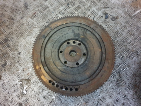 Massey Ferguson 50b Engine Flywheel 31215680 - Lendkerék: 5 kép. Massey Ferguson 50b Engine Flywheel 31215680 - Lendkerék: 5 kép.