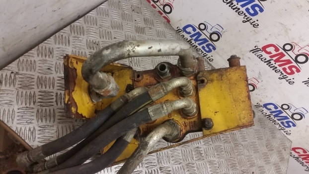 Massey Ferguson 50b Hydraulic Distribution Valve Assembly D100842 - Hidraulikus szelep - Kotrórakodó: 5 kép. Massey Ferguson 50b Hydraulic Distribution Valve Assembly D100842 - Hidraulikus szelep - Kotrórakodó: 5 kép.