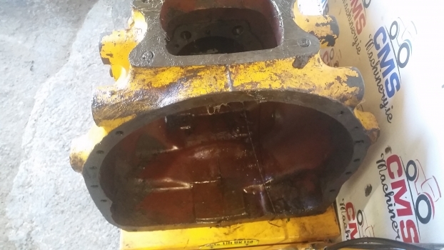Massey Ferguson 50b Transmission Gearbox Housing 52380m2 - Sebességváltó és alkatrészek - Kotrórakodó: 3 kép. Massey Ferguson 50b Transmission Gearbox Housing 52380m2 - Sebességváltó és alkatrészek - Kotrórakodó: 3 kép.