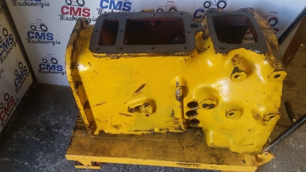 Massey Ferguson 50b Transmission Gearbox Housing 52380m2 - Sebességváltó és alkatrészek - Kotrórakodó: 1 kép. Massey Ferguson 50b Transmission Gearbox Housing 52380m2 - Sebességváltó és alkatrészek - Kotrórakodó: 1 kép.