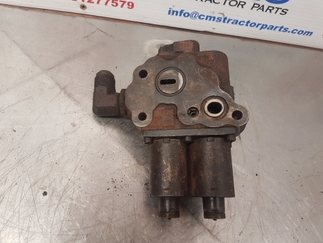 Massey Ferguson 5455 Hydraulic Pressure Valve Body 3794879m3 - Hidraulikus szelep - Traktor: 3 kép. Massey Ferguson 5455 Hydraulic Pressure Valve Body 3794879m3 - Hidraulikus szelep - Traktor: 3 kép.