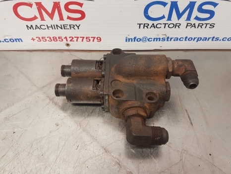 Massey Ferguson 5455 Hydraulic Pressure Valve Body 3794879m3 - Hidraulikus szelep - Traktor: 1 kép. Massey Ferguson 5455 Hydraulic Pressure Valve Body 3794879m3 - Hidraulikus szelep - Traktor: 1 kép.