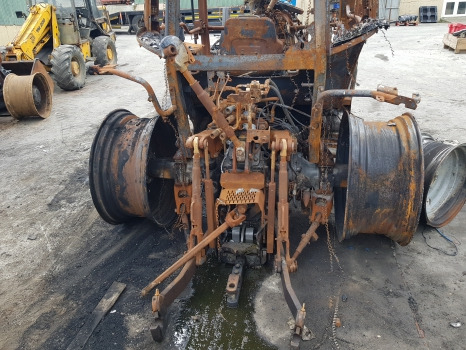 Massey Ferguson 5612 Front, Rear Axle, Pto, Transmission, Engine Parts - Motor: 4 kép. Massey Ferguson 5612 Front, Rear Axle, Pto, Transmission, Engine Parts - Motor: 4 kép.