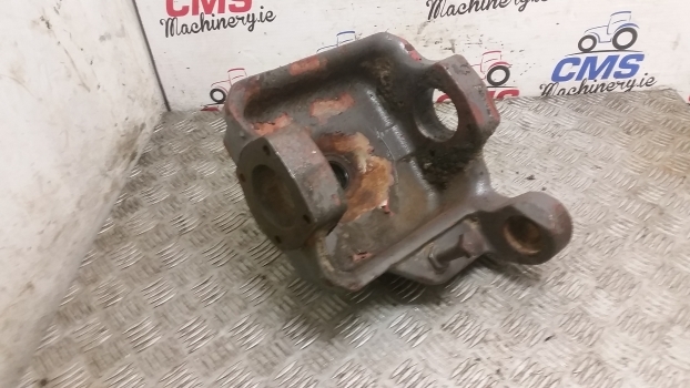 Massey Ferguson 6150, 6160 Swivel Housing Right 3764016m91, 3764017r1 - Csonkállvány - Traktor: 3 kép. Massey Ferguson 6150, 6160 Swivel Housing Right 3764016m91, 3764017r1 - Csonkállvány - Traktor: 3 kép.