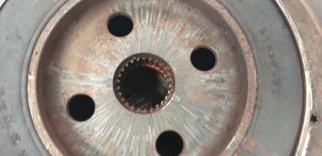 Massey Ferguson 6160, 6260, 3085 Flywheel Assy 3713969m92, 1619032m1, 3714122m4 - Lendkerék - Traktor: 5 kép. Massey Ferguson 6160, 6260, 3085 Flywheel Assy 3713969m92, 1619032m1, 3714122m4 - Lendkerék - Traktor: 5 kép.