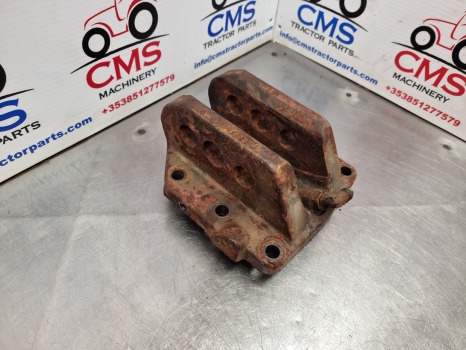 Massey Ferguson 6180, 6170, 3000, 6000 Series, Top Link Bracket 3382015m2 - Felfüggesztés: 2 kép. Massey Ferguson 6180, 6170, 3000, 6000 Series, Top Link Bracket 3382015m2 - Felfüggesztés: 2 kép.