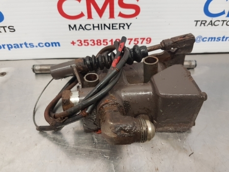 Massey Ferguson 675, 399, 372n, 375, 4225, 4255 Hydraulic Valve Assy 1679099m95 - Hidraulikus szelep - Traktor: 2 kép. Massey Ferguson 675, 399, 372n, 375, 4225, 4255 Hydraulic Valve Assy 1679099m95 - Hidraulikus szelep - Traktor: 2 kép.
