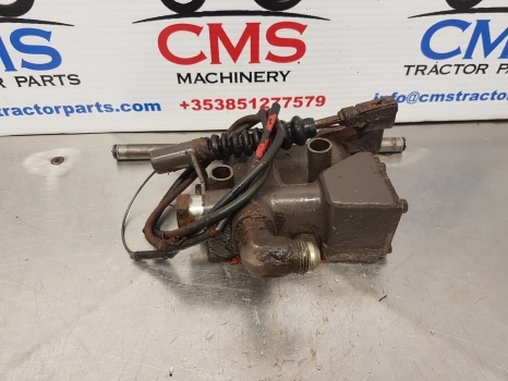 Massey Ferguson 675, 399, 372n, 375, 4225, 4255 Hydraulic Valve Assy 1679099m95 - Hidraulikus szelep - Traktor: 1 kép. Massey Ferguson 675, 399, 372n, 375, 4225, 4255 Hydraulic Valve Assy 1679099m95 - Hidraulikus szelep - Traktor: 1 kép.