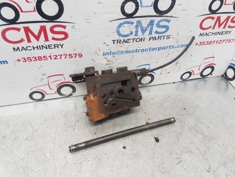 Massey Ferguson 690, 698, 699 Lift Cover Hydraulic Selector Valve - Hidraulikus szelep - Traktor: 3 kép. Massey Ferguson 690, 698, 699 Lift Cover Hydraulic Selector Valve - Hidraulikus szelep - Traktor: 3 kép.