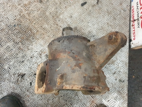 Massey Ferguson 699, 698 Front Swivel Housing Spindle Rhs 3426051m3 - Csonkállvány - Traktor: 5 kép. Massey Ferguson 699, 698 Front Swivel Housing Spindle Rhs 3426051m3 - Csonkállvány - Traktor: 5 kép.