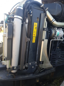 Mccormick X7.650 Engine Water Cooling Radiator 6516972m92 - Radiátor: 3 kép. Mccormick X7.650 Engine Water Cooling Radiator 6516972m92 - Radiátor: 3 kép.
