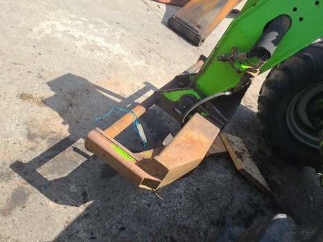Merlo P28.7 Kt Headstock - Gyorscsatlakozó - Teleszkópos rakodó: 5 kép. Merlo P28.7 Kt Headstock - Gyorscsatlakozó - Teleszkópos rakodó: 5 kép.