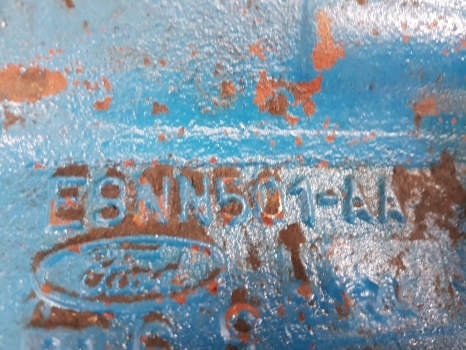 New Holland 7840, 7740, 6640 Ts90, Ts100, Ts115 Hydraulic Lift Cover E9nn501aa - Hidraulika - Traktor: 3 kép. New Holland 7840, 7740, 6640 Ts90, Ts100, Ts115 Hydraulic Lift Cover E9nn501aa - Hidraulika - Traktor: 3 kép.