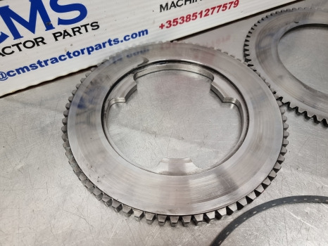 New Holland Case T6, T7, T6000, Cl4 Front Axle Brake Plate Disc Kit 87608346 - Féktárcsa: 3 kép. New Holland Case T6, T7, T6000, Cl4 Front Axle Brake Plate Disc Kit 87608346 - Féktárcsa: 3 kép.