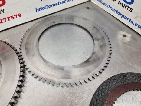 New Holland Case T6, T7, T6000, Cl4 Front Axle Brake Plate Disc Kit 87608346 - Féktárcsa: 4 kép. New Holland Case T6, T7, T6000, Cl4 Front Axle Brake Plate Disc Kit 87608346 - Féktárcsa: 4 kép.