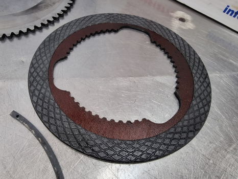 New Holland Case T6, T7, T6000, Cl4 Front Axle Brake Plate Disc Kit 87608346 - Féktárcsa: 5 kép. New Holland Case T6, T7, T6000, Cl4 Front Axle Brake Plate Disc Kit 87608346 - Féktárcsa: 5 kép.