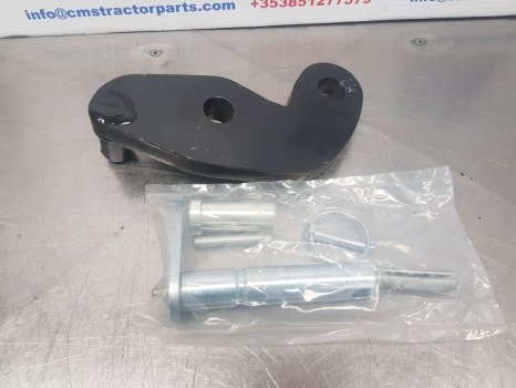 New Holland, Case Tm120, Tm130, Mxm120, Hanger Arm Lhs 82028088 - Keret/ Alváz: 4 kép. New Holland, Case Tm120, Tm130, Mxm120, Hanger Arm Lhs 82028088 - Keret/ Alváz: 4 kép.