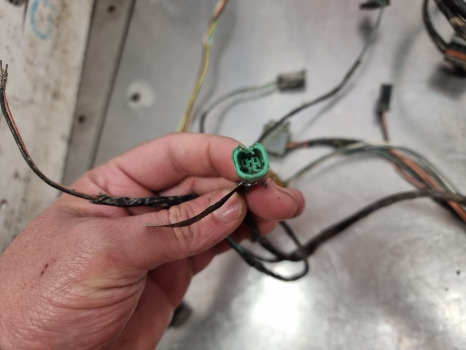 New Holland Case Ts115a, Case Mxu Cab Roof Wiring Loom 82035435, 82032538 - Kábel/ Kábelkorbácso: 4 kép. New Holland Case Ts115a, Case Mxu Cab Roof Wiring Loom 82035435, 82032538 - Kábel/ Kábelkorbácso: 4 kép.