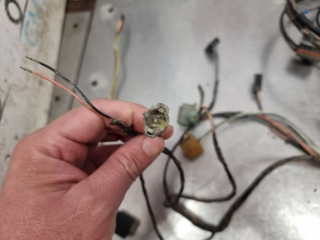 New Holland Case Ts115a, Case Mxu Cab Roof Wiring Loom 82035435, 82032538 - Kábel/ Kábelkorbácso: 5 kép. New Holland Case Ts115a, Case Mxu Cab Roof Wiring Loom 82035435, 82032538 - Kábel/ Kábelkorbácso: 5 kép.