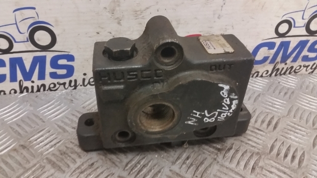 New Holland Nhseries Husco Bachoe Control Valve, Hydraulic Out Section 85801189 - Hidraulikus szelep - Traktor: 2 kép. New Holland Nhseries Husco Bachoe Control Valve, Hydraulic Out Section 85801189 - Hidraulikus szelep - Traktor: 2 kép.