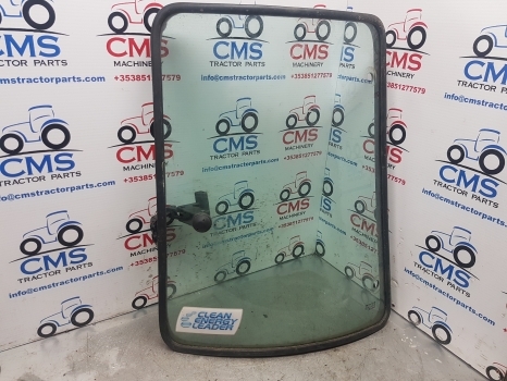 New Holland T4, T5 T5.95 Cab Rear Curved Glass Lhs 84224147, 84224277, 81871681 - Ablak és alkatrészek - Traktor: 1 kép. New Holland T4, T5 T5.95 Cab Rear Curved Glass Lhs 84224147, 84224277, 81871681 - Ablak és alkatrészek - Traktor: 1 kép.