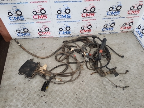 New Holland T5.95 Engine Wiring Loom 47580077, 84357520, 47383128 - Kábel/ Kábelkorbácso - Traktor: 1 kép. New Holland T5.95 Engine Wiring Loom 47580077, 84357520, 47383128 - Kábel/ Kábelkorbácso - Traktor: 1 kép.
