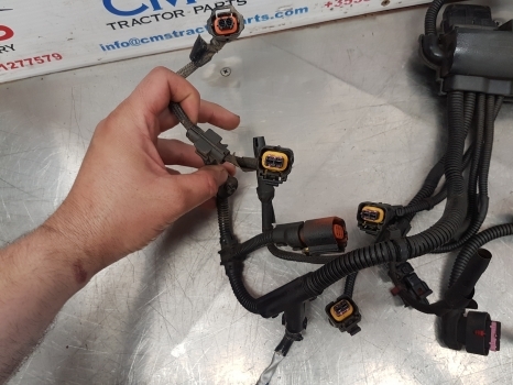 New Holland T5.95 Engine Wiring Loom 5801522047, 504388404 - Kábel/ Kábelkorbácso - Traktor: 3 kép. New Holland T5.95 Engine Wiring Loom 5801522047, 504388404 - Kábel/ Kábelkorbácso - Traktor: 3 kép.