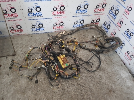 New Holland T5.95, T5.105, T5.115 Cab Wiring Loom, Fuse Box 47915451 - Kábel/ Kábelkorbácso - Traktor: 2 kép. New Holland T5.95, T5.105, T5.115 Cab Wiring Loom, Fuse Box 47915451 - Kábel/ Kábelkorbácso - Traktor: 2 kép.