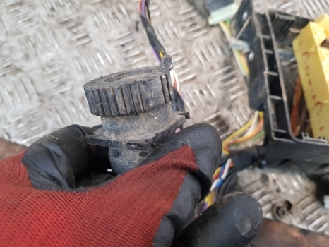 New Holland T5.95, T5.105, T5.115 Cab Wiring Loom, Fuse Box 47915451 - Kábel/ Kábelkorbácso - Traktor: 5 kép. New Holland T5.95, T5.105, T5.115 Cab Wiring Loom, Fuse Box 47915451 - Kábel/ Kábelkorbácso - Traktor: 5 kép.