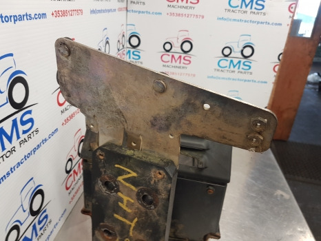 New Holland T5.95, T5, Case Battery Tray, Support 84535790, 84535783, 84536561 - Akkumulátor - Mezőgazdasági gépek: 5 kép. New Holland T5.95, T5, Case Battery Tray, Support 84535790, 84535783, 84536561 - Akkumulátor - Mezőgazdasági gépek: 5 kép.