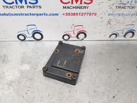 New Holland T5, T6 5.95, T5.105, T5.115 Spool Valve Top End Plate 5192188 - Hidraulikus szelep - Traktor: 4 kép. New Holland T5, T6 5.95, T5.105, T5.115 Spool Valve Top End Plate 5192188 - Hidraulikus szelep - Traktor: 4 kép.