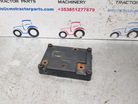 New Holland T5, T6 5.95, T5.105, T5.115 Spool Valve Top End Plate 5192188 - Hidraulikus szelep - Traktor: 2 kép. New Holland T5, T6 5.95, T5.105, T5.115 Spool Valve Top End Plate 5192188 - Hidraulikus szelep - Traktor: 2 kép.