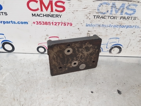 New Holland T5, T6 5.95, T5.105, T5.115 Spool Valve Top End Plate 5192188 - Hidraulikus szelep - Traktor: 1 kép. New Holland T5, T6 5.95, T5.105, T5.115 Spool Valve Top End Plate 5192188 - Hidraulikus szelep - Traktor: 1 kép.